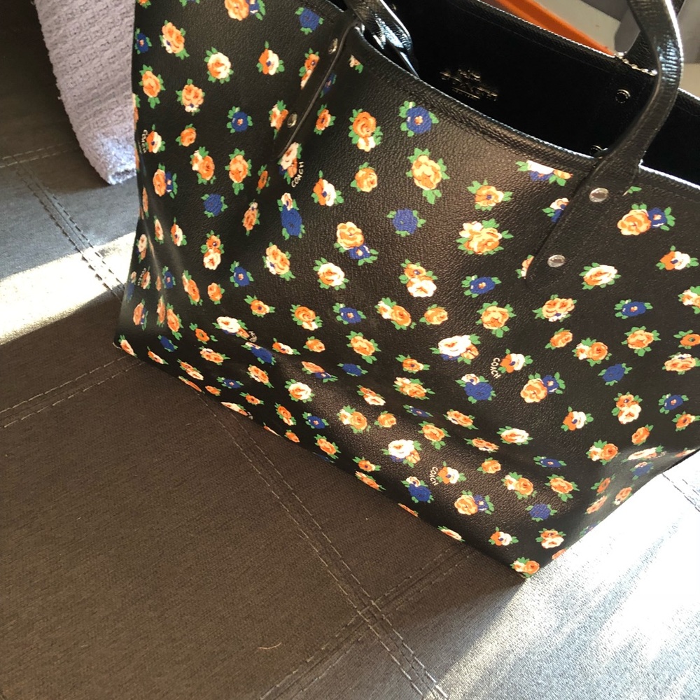 Beautiful Coach Purse - Picture 4 of 8